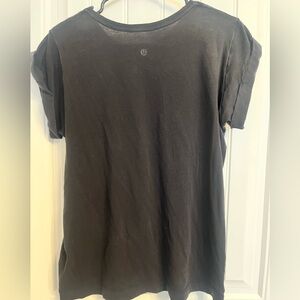 lululemon athletica Cates Tee Short Sleeve in Black